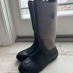 Muck Boots- Women's Black and Gray Boots